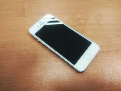 Лот: 11413267. Фото: 1. Iphone 5 - периодически перезагружается... Смартфоны