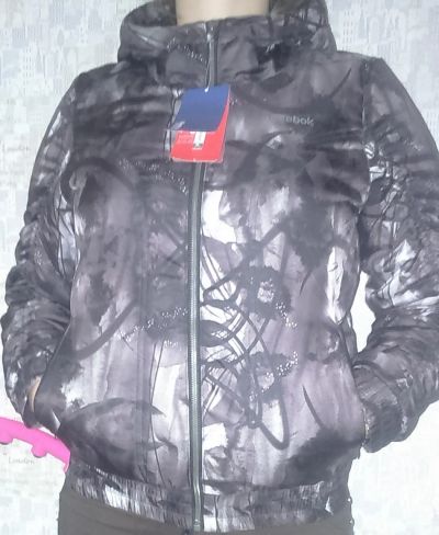 Лот: 6774921. Фото: 1. Куртка Reebok оригинал. Женская... Верхняя одежда