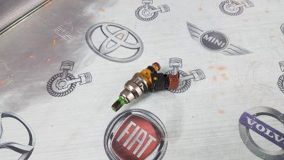 Лот: 23588941. Фото: 1. Форсунка Mitsubishi Galant 4G93... Двигатель и элементы двигателя