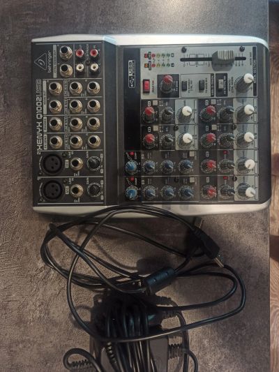 Лот: 19200025. Фото: 1. Микшер behringer xenyx q1002usb. Микшеры, предусилители, микрофонные эффекты