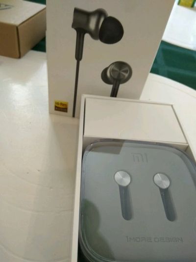 Лот: 11727490. Фото: 1. Гарнитура Xiaomi Mi In-Ear Headphones... Наушники, гарнитуры