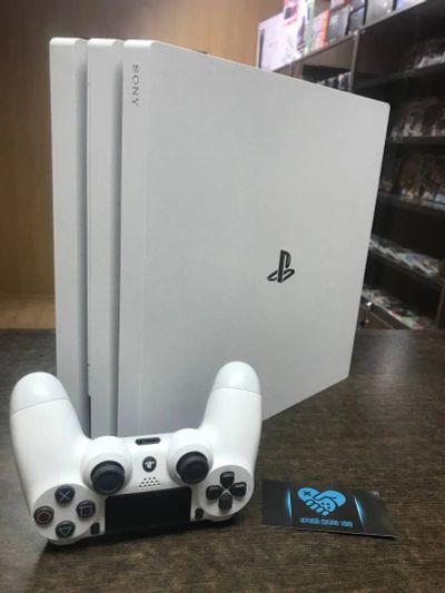 Лот: 20985339. Фото: 1. Белая Sony PlayStation 4 Pro 1000... Игровые приставки, консоли