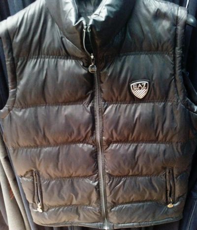Лот: 8236384. Фото: 1. Жилетка Emporio Armani. Другое (спортивная одежда)