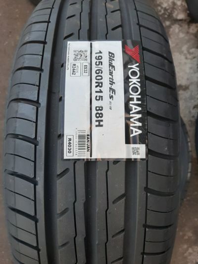 Лот: 24674068. Фото: 1. 195/60 R15 88H Yokohama BluEarth-ES... Шины