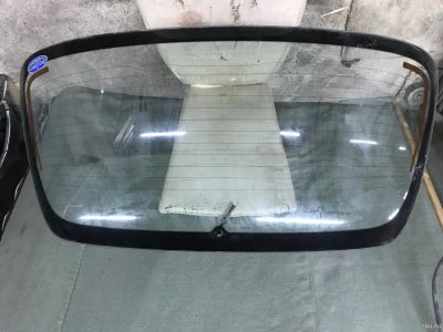 Лот: 17433130. Фото: 1. Стекло заднее Nissan March K11. Кузов