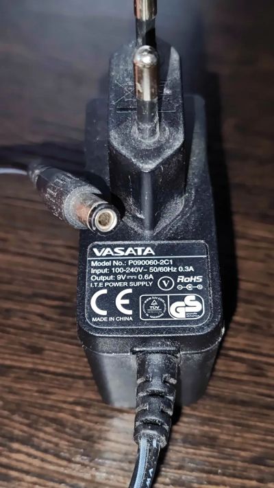 Лот: 21349119. Фото: 1. Блок питания Vasata 9v 0.6A. Корпуса, блоки питания
