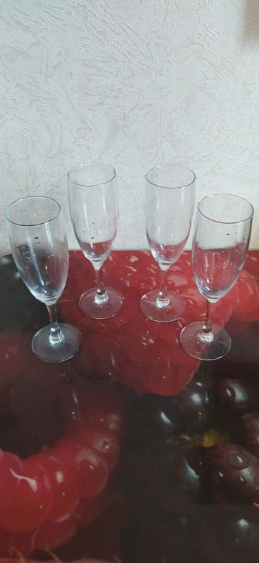 Лот: 15617699. Фото: 1. 4 бокала под шампанское , стекло. Кружки, стаканы, бокалы