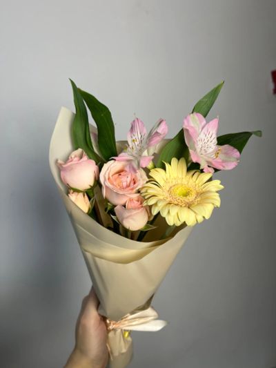 Лот: 23706781. Фото: 1. 6. Букет-комплимент. Свежие цветы
