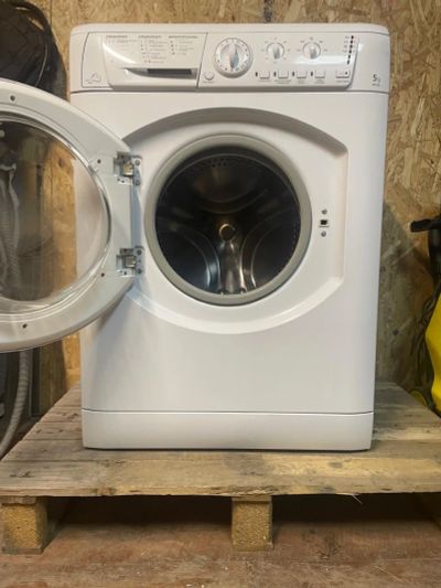 Лот: 24615977. Фото: 1. Стиральная машинка Ariston 5kg. Стиральные машины