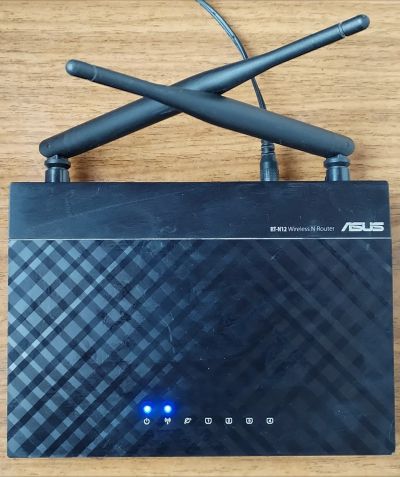 Лот: 24571706. Фото: 1. Wi-Fi роутер ASUS RT-N12. Маршрутизаторы (роутеры)