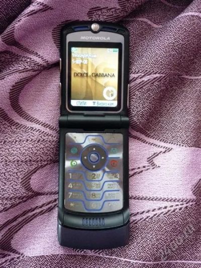Лот: 756688. Фото: 1. Легендарный Motorola RAZR V3i... Кнопочные мобильные телефоны