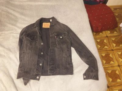 Лот: 10186851. Фото: 1. Джинсовый пиджак Levi's размер... Пиджаки