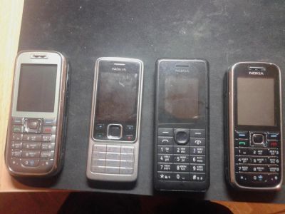 Лот: 4790635. Фото: 1. 4 телефона Nokia. Кнопочные мобильные телефоны
