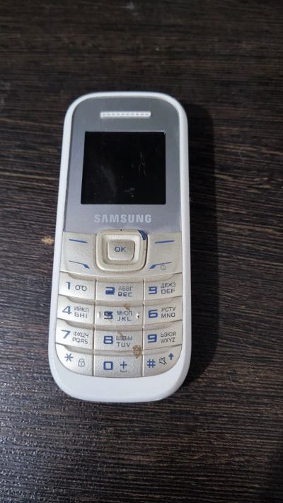 Лот: 23522304. Фото: 1. Телефон Samsung GT-E1200R. Кнопочные мобильные телефоны