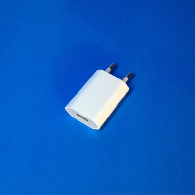 Лот: 5492080. Фото: 1. Универсальный переходник-USB... Зарядные устройства, блоки питания, адаптеры сетевые для смартфонов