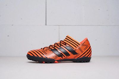 Лот: 11617714. Фото: 1. Футбольная обувь Adidas Nemeziz... Кеды, кроссовки, слипоны