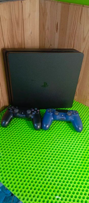 Лот: 25402577. Фото: 1. Консоль Sony playstation 4 slim... Игровые приставки, консоли