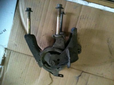 Лот: 3647915. Фото: 1. toyota vitz scp10 подушка задняя... Другое (автозапчасти)