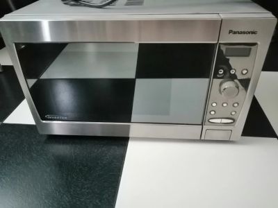 Лот: 25254649. Фото: 1. Микроволновая печь Panasonic. Микроволновки, мини-печи