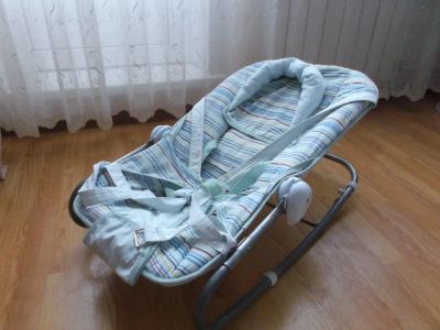 Лот: 7932789. Фото: 1. Шезлонг детский. Ходунки, прыгунки, качели