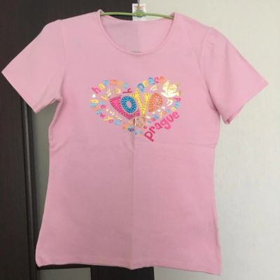 Лот: 7539117. Фото: 1. Футболка укороченная из Праги. Футболки, топы и майки