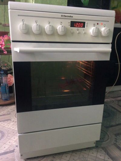 Лот: 11061207. Фото: 1. Плита Elektrolux EKC 513516W. Плиты, духовые шкафы, варочные поверхности