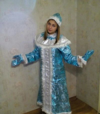 Лот: 10627253. Фото: 1. Новогодний костюм-снегурочка. Взрослые карнавальные костюмы