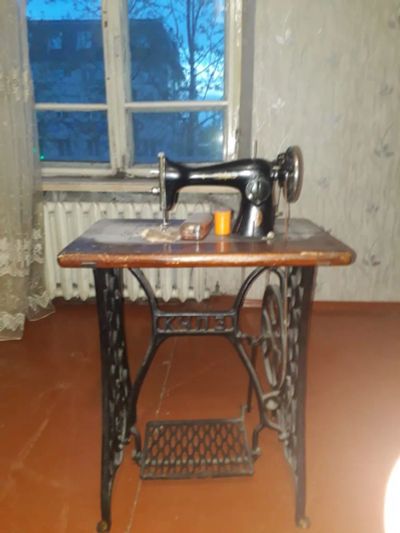 Лот: 20356312. Фото: 1. Швейная машинка. Швейная, вязальная