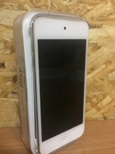 Лот: 10124034. Фото: 1. iPod touch 5G 32Gb White & Silver... Плееры