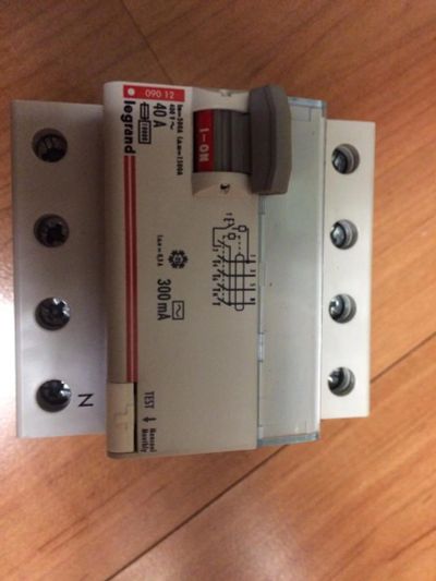 Лот: 10884371. Фото: 1. УЗО Legrand - 40А-300мА 3P+N. Автоматы, пакетники, предохранители