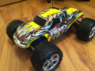 Лот: 745969. Фото: 1. Traxxas Revo 3.3 + много запчастей... Автомоделизм
