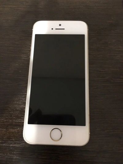 Лот: 9220074. Фото: 1. iPhone 5s gold 16gb. Смартфоны