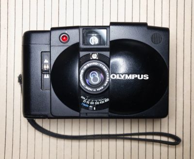 Лот: 20274550. Фото: 1. Olympus XA2 плёночный фотоаппарат... Плёночные компактные