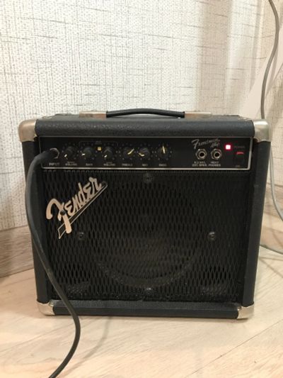 Лот: 17473503. Фото: 1. Комбоусилитель Fender Frontman... Гитарные эффекты и комбоусилители