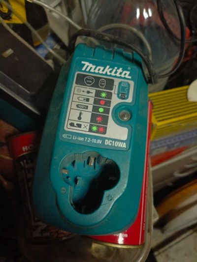 Лот: 23685503. Фото: 1. Зарядное устройство makita. Электроинструмент