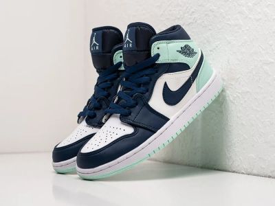 Лот: 20340138. Фото: 1. Кроссовки Nike Air Jordan 1 Mid... Кеды, кроссовки, слипоны