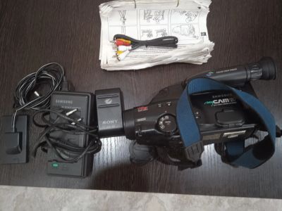 Лот: 20027965. Фото: 1. Видеокамера Samsung KAM-K75. Аккумуляторы, зарядные