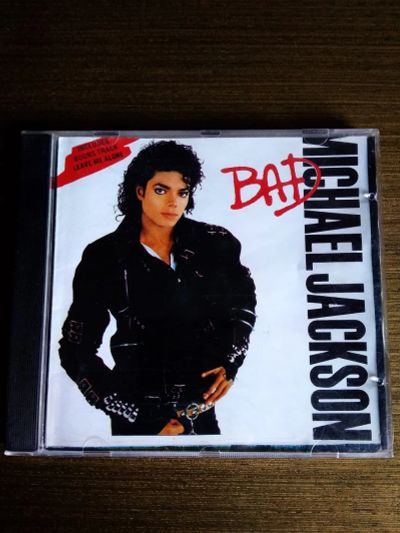 Лот: 19225436. Фото: 1. CD Michael Jackson Bad 1987г Epic. Аудиозаписи