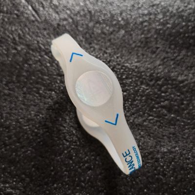Лот: 15466980. Фото: 1. Фитнес браслет power balance белый... Браслеты