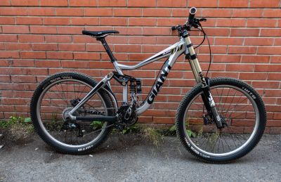 Лот: 17842654. Фото: 1. Giant Glory DH 00 2011. Велосипеды