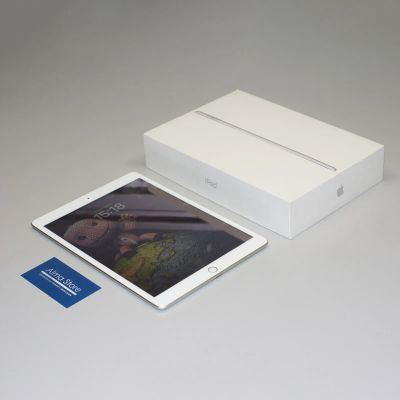 Лот: 19932983. Фото: 1. [Б/У] Apple iPad 8-ого поколения... Планшеты