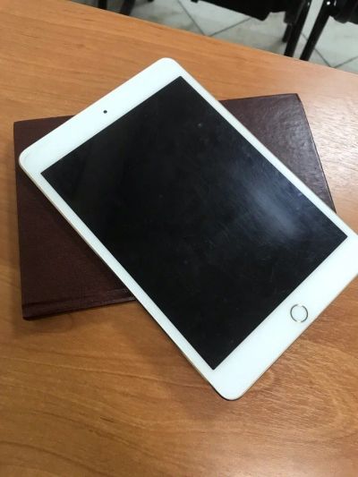 Лот: 12878920. Фото: 1. iPad mini 4 wifi 16gb. Планшеты