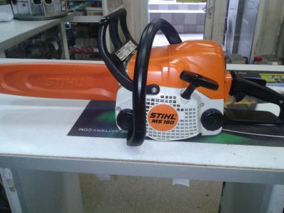 Лот: 10263526. Фото: 1. Бензопила STIHL ШТИЛЬ MS 180. Бензо-, мотоинструмент