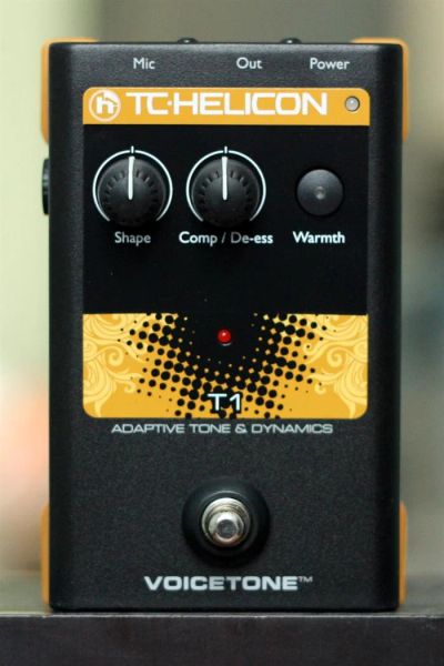 Лот: 3021236. Фото: 1. TC Helicon VoiceTone T1 (Предусилитель... Микшеры, предусилители, микрофонные эффекты