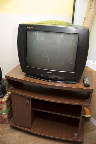 Лот: 5482795. Фото: 1. Телевизор LG с тумбочкой. Телевизоры