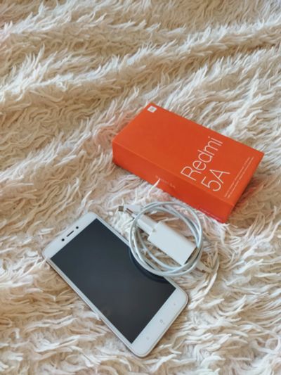 Лот: 18833961. Фото: 1. Redmi 5a 2/16 gold. Смартфоны
