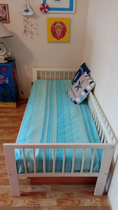 Лот: 20757547. Фото: 1. IKEA детская кровать с матрасом. Детские кровати и кроватки