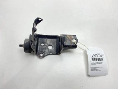 Лот: 21110865. Фото: 1. Кронштейн опоры двигателя Toyota... Двигатель и элементы двигателя