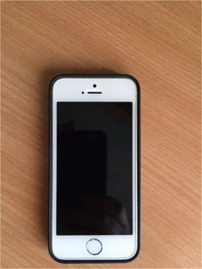 Лот: 7123697. Фото: 1. iPhone 5s 16gb белый полный комплект... Смартфоны