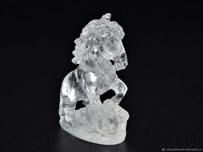 Лот: 20423330. Фото: 1. 53.75 ct. Фигурка лошади из Кварца... Драгоценные и поделочные камни